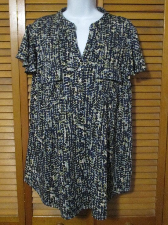 Ava & Grace Tops - Ava & Grace top flowy stretchy lightweight V neck wash & wear size 1x
